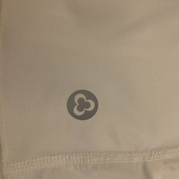 Very Gently Worn White TITIKA Top, size 6 - Picture 5 of 6